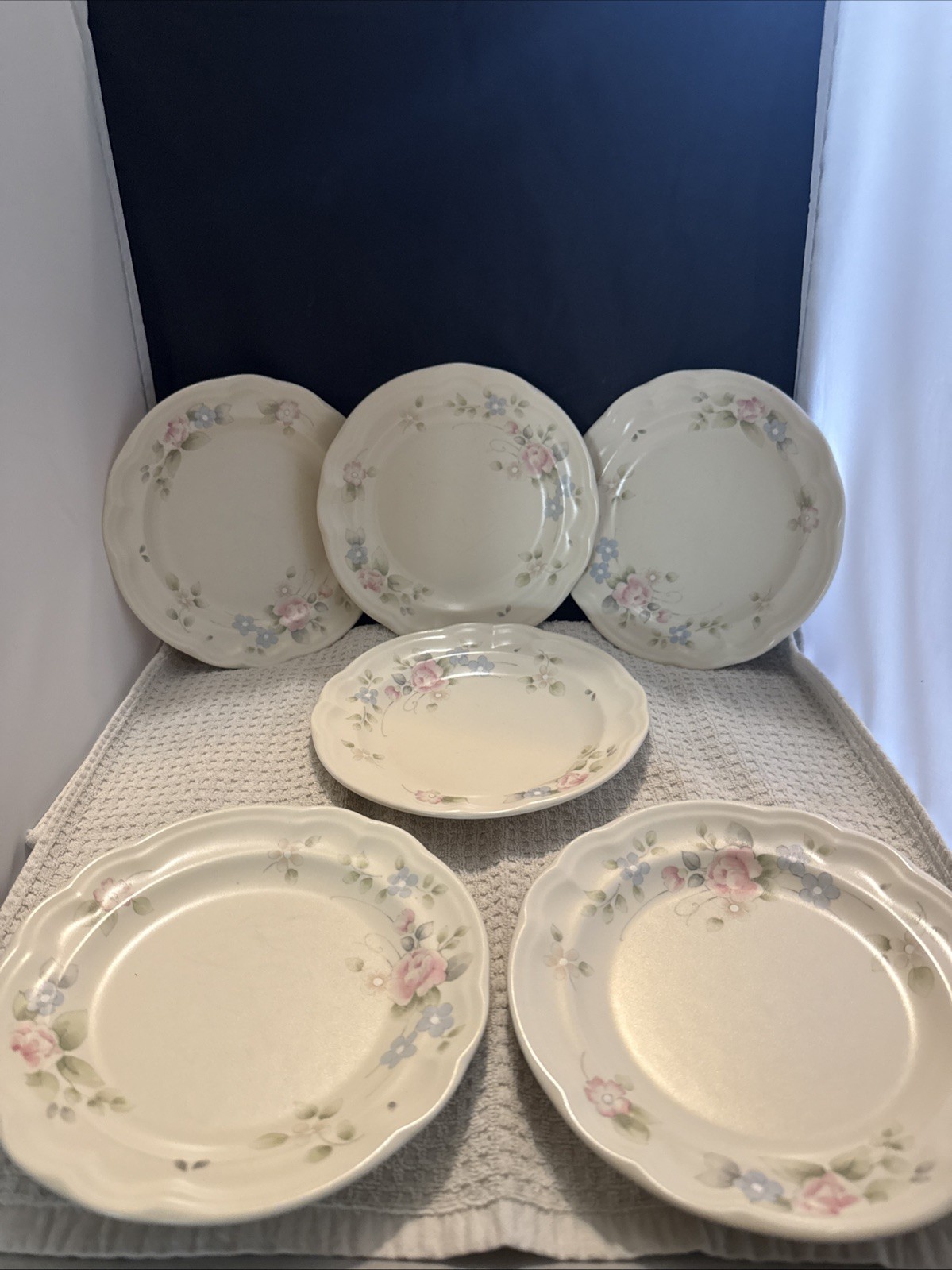 Pfaltzgraff Tea Rose Salad/Bread/Dessert Plates 7 1/4″ – Set of 6