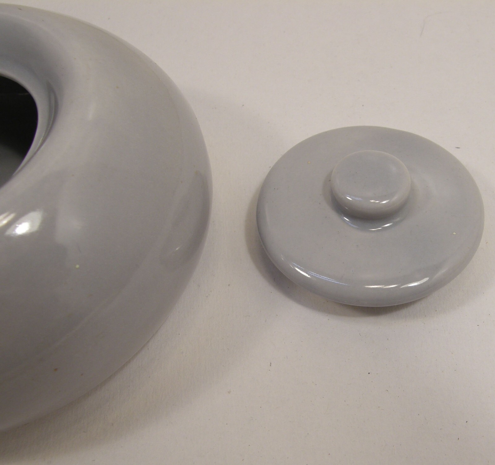 VINTAGE MCM HOLLYDALE CALIFORNIA POTTERY MALIBU MODERN GRAY SUGAR BOWL & LID