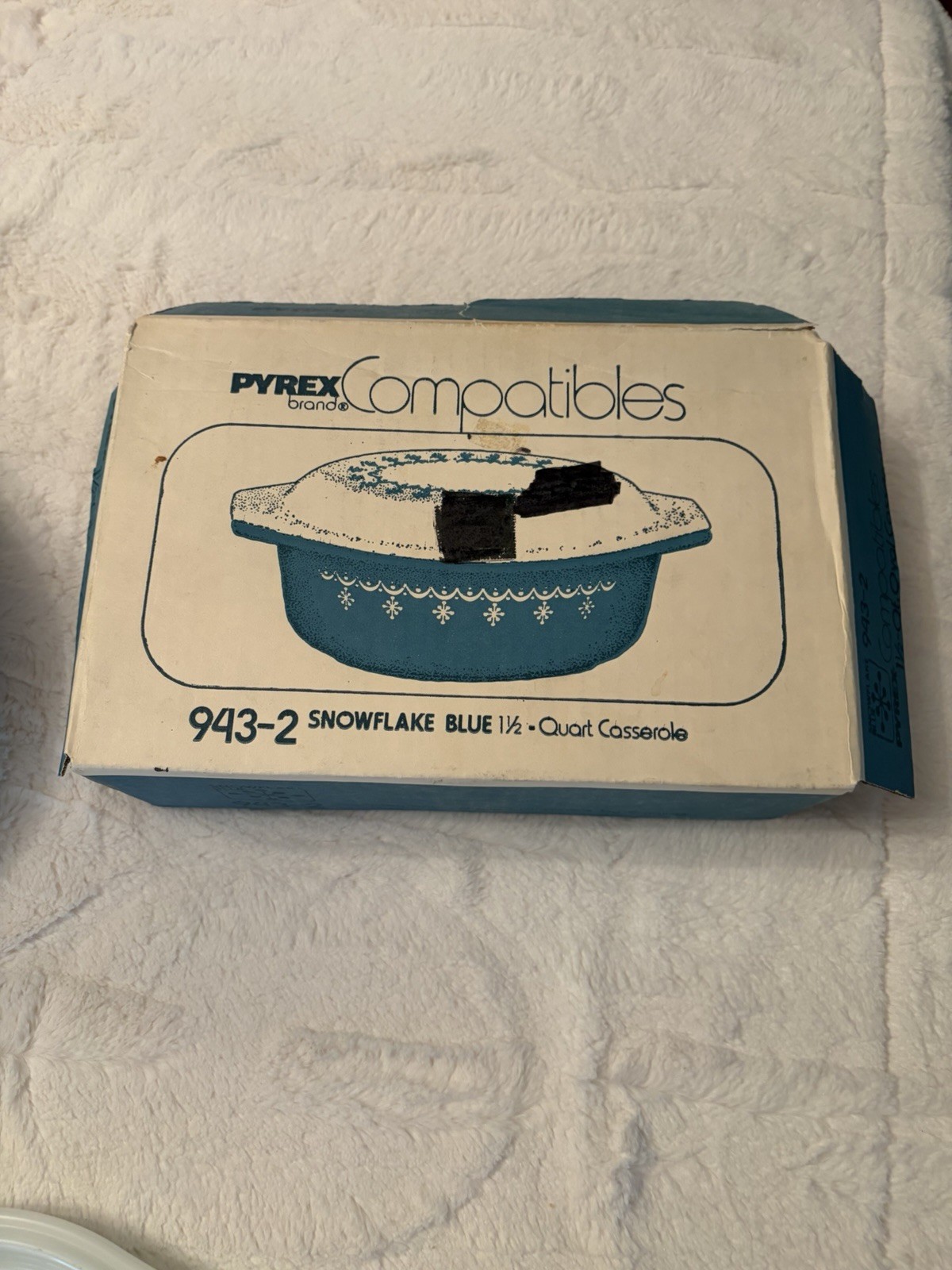 Pyrex Compatibles 943-2 Snowflake Blue 1 1/2 Qt Oval Casserole W/ Lid NOS