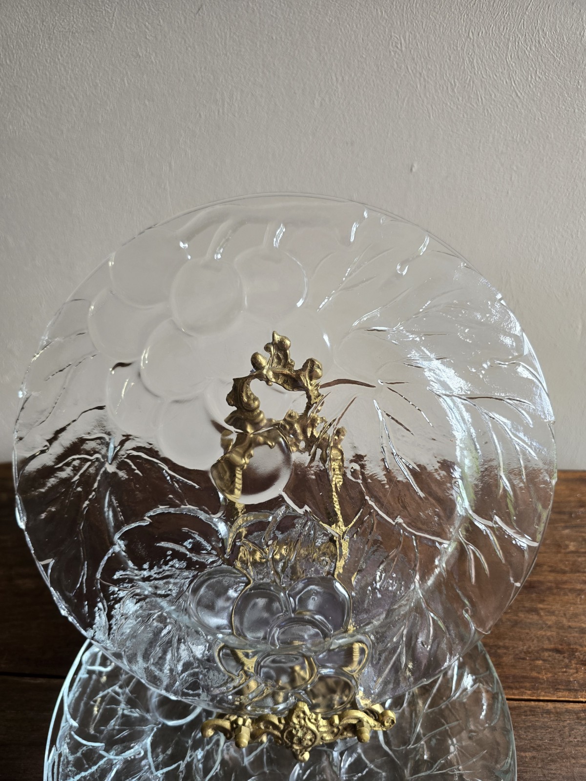 Set Of 4 VTG KIG Indonesia Clear Embossed Grape & Leaf 10-1/2 Dinner Plates