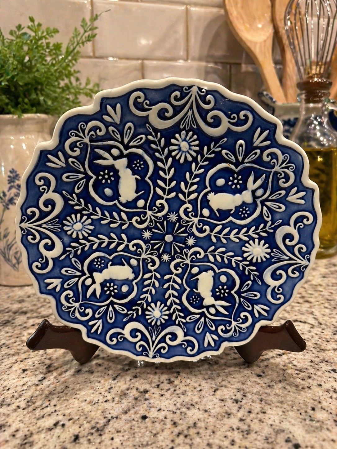 Blue And White Majolica Bunny Plate 8 Inch –