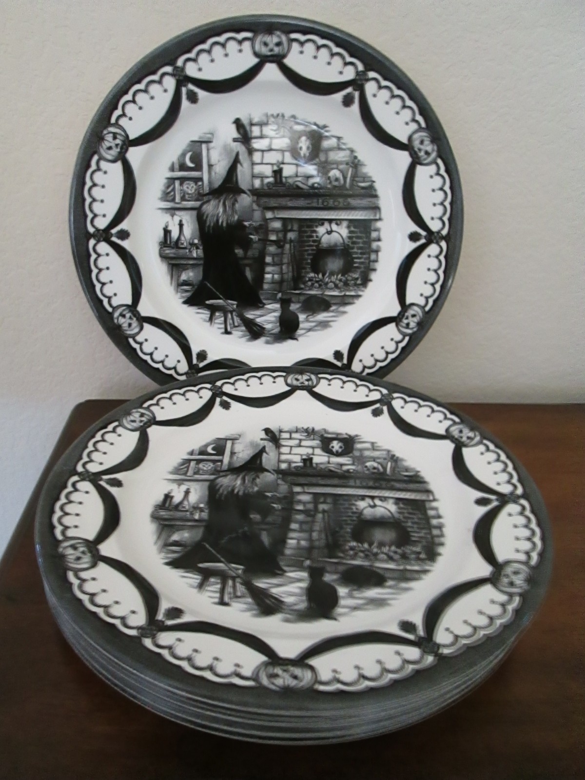 Royal Stafford Wicked Witch Black Cat Fireplace Dinner Plates Set of 6 Halloween