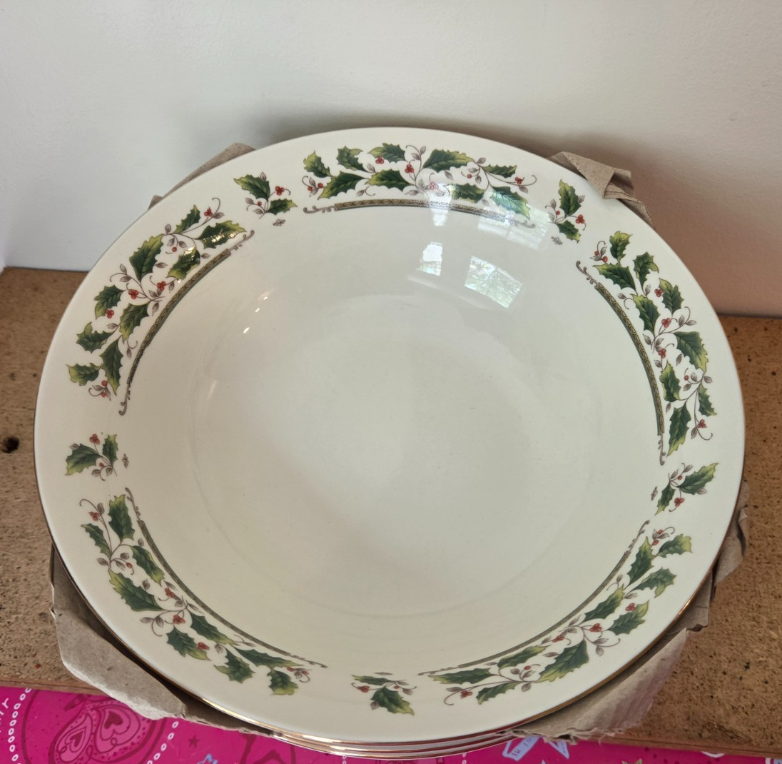 Holly Holiday Home for the Holidays Set 3 Round Vegetable Bowls 8-3/4” x 2-5/8”