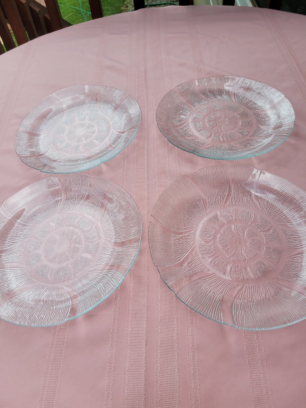 Kig (Indonesia) Vintage Clear Textured Fleur Leaves 10 inch 4.Dinner Plates