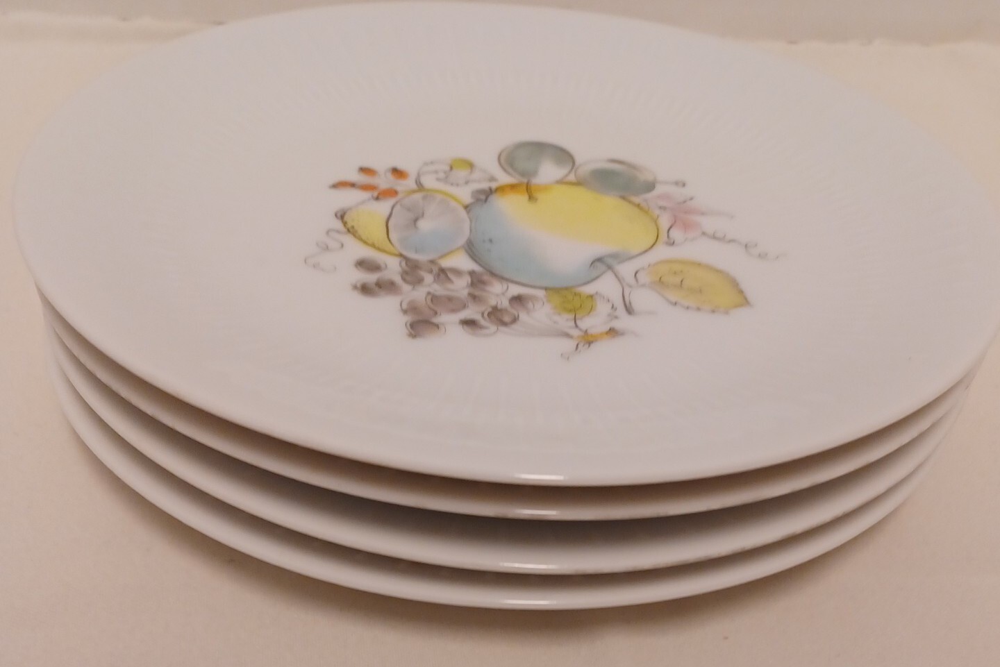 Set (4)Fruit and Leaves Plate Vintage Bavaria Hutschenreuther 7″.