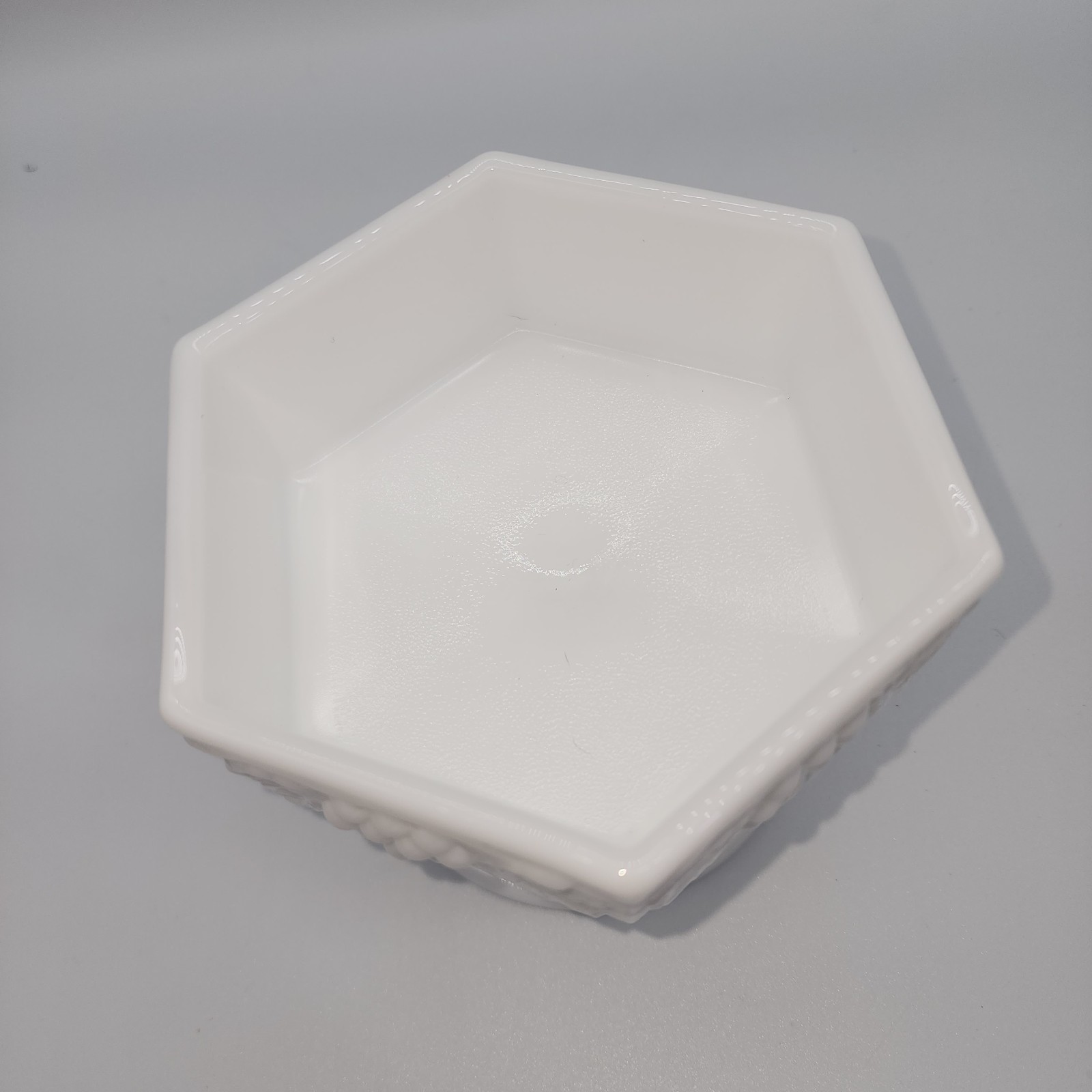 Vtg Indiana Glass Milk Glass Covered Candy Dish Octagon Pedestal Harvest Grape