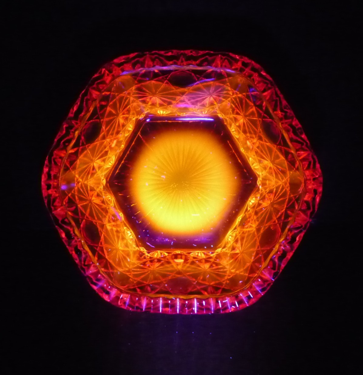 VTG LE SMITH AMBERINA HEXAGON DAISY & BUTTON 5” GLASS CANDY/NUT DISH GLOWS