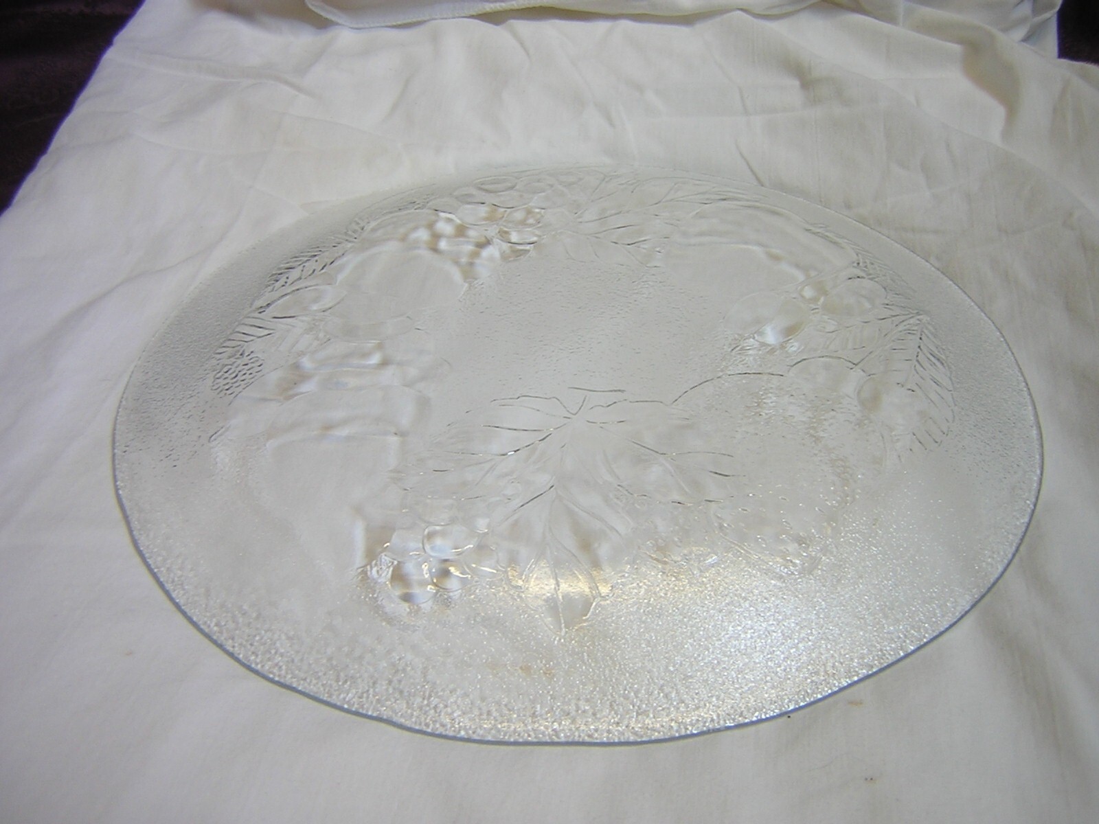 set of 2 pressed glass plates with fruit and leaves, 10 1/2″