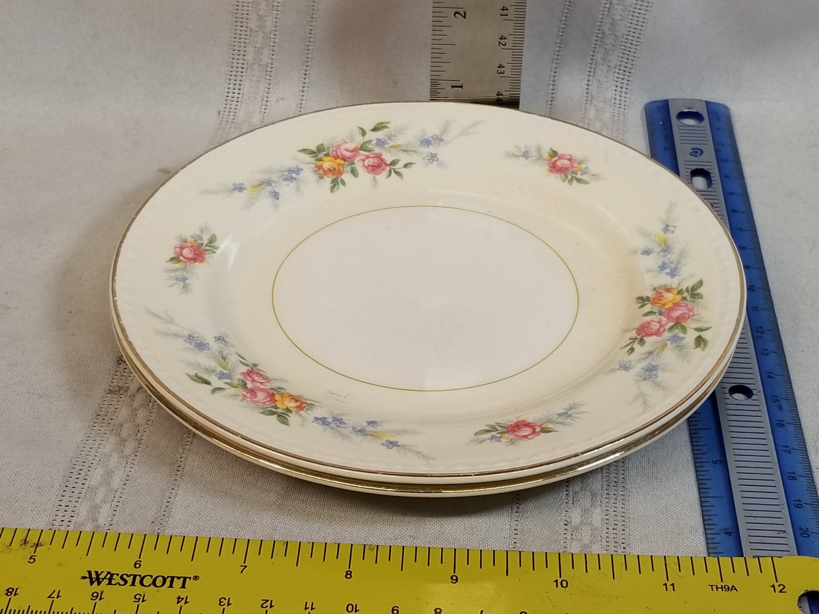 2 Eggshell Georgian Homer Laughlin Dessert / pie Plates 7″ Gold Floral h44n5