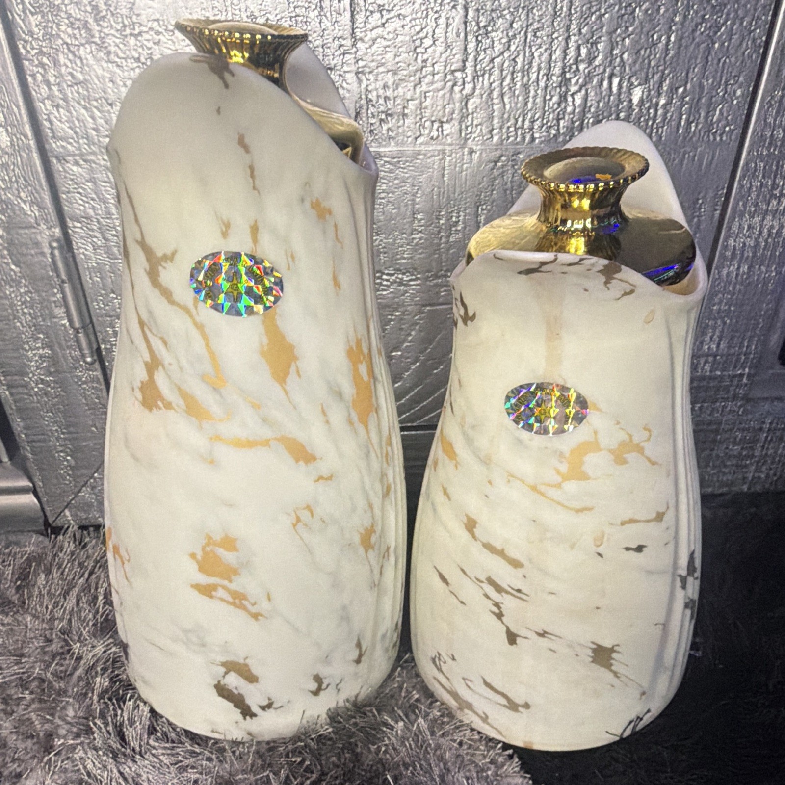 Unmarked 2pc Ceramic Marble Pitcher Set Glossy Gold Lids 0.7L/1.0L