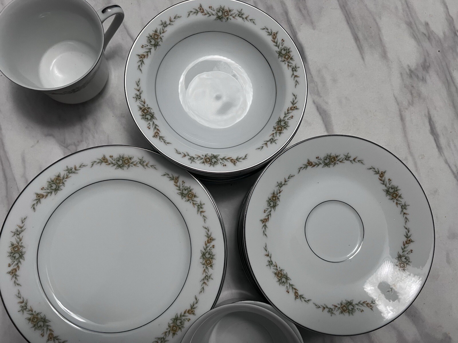 Vintage 32 -Piece,FOUR CROWN CHINA Set westchester 368