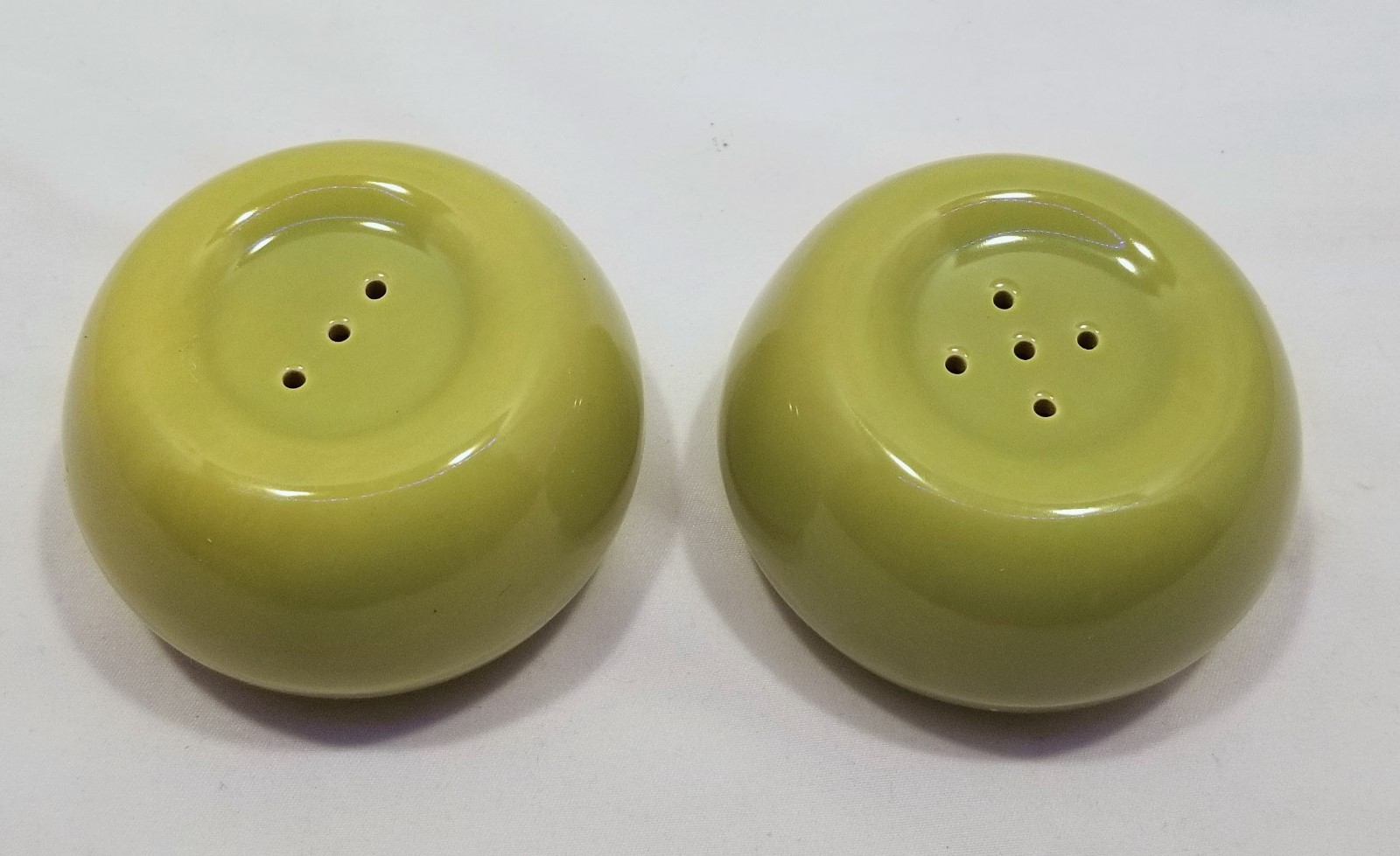 MALIBU MODERN by Hollydale California Pottery Chartruese Green Salt & Pepper Set