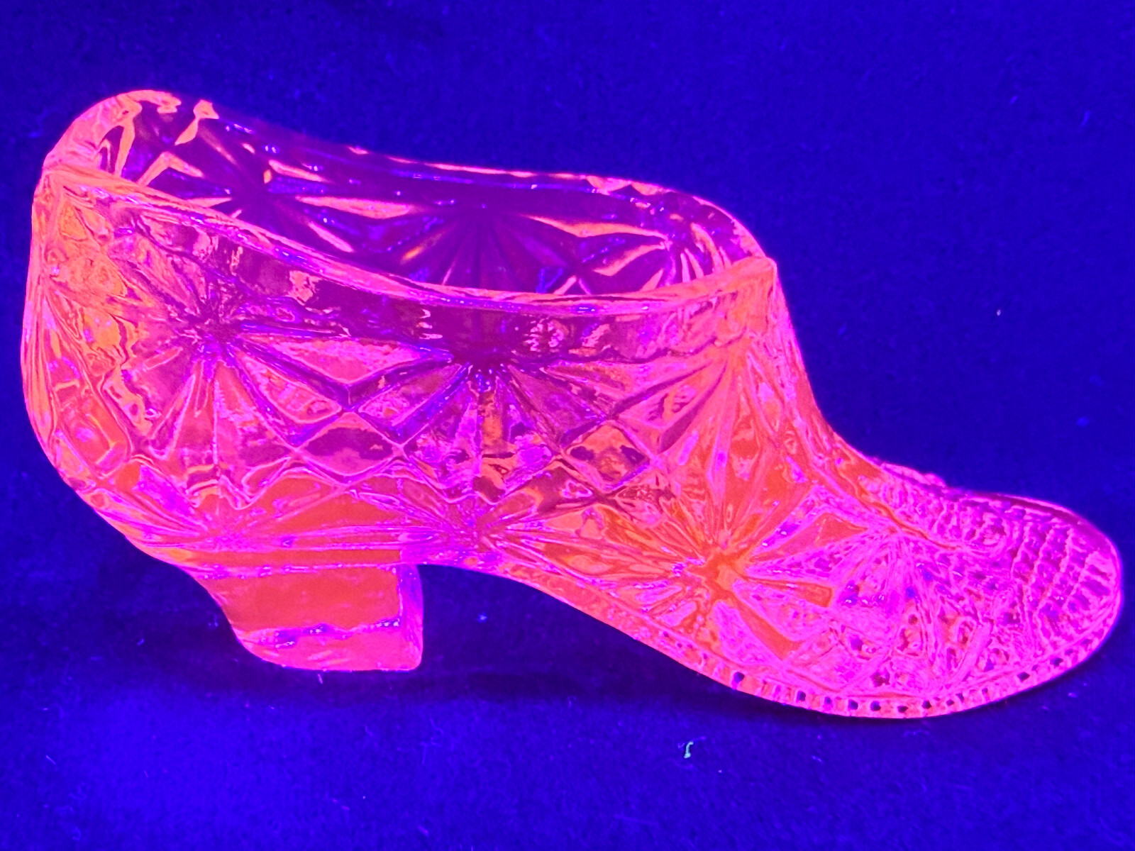 Green Vaseline glass floral shoe slipper boot uranium daisy & button pattern art