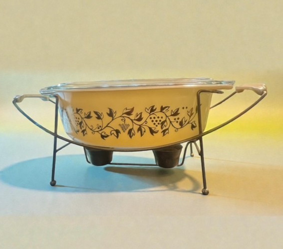 Pyrex GOLDEN GRAPES Casserole 045 Oval 2.5 QT w Lid 2 Candle Cradle