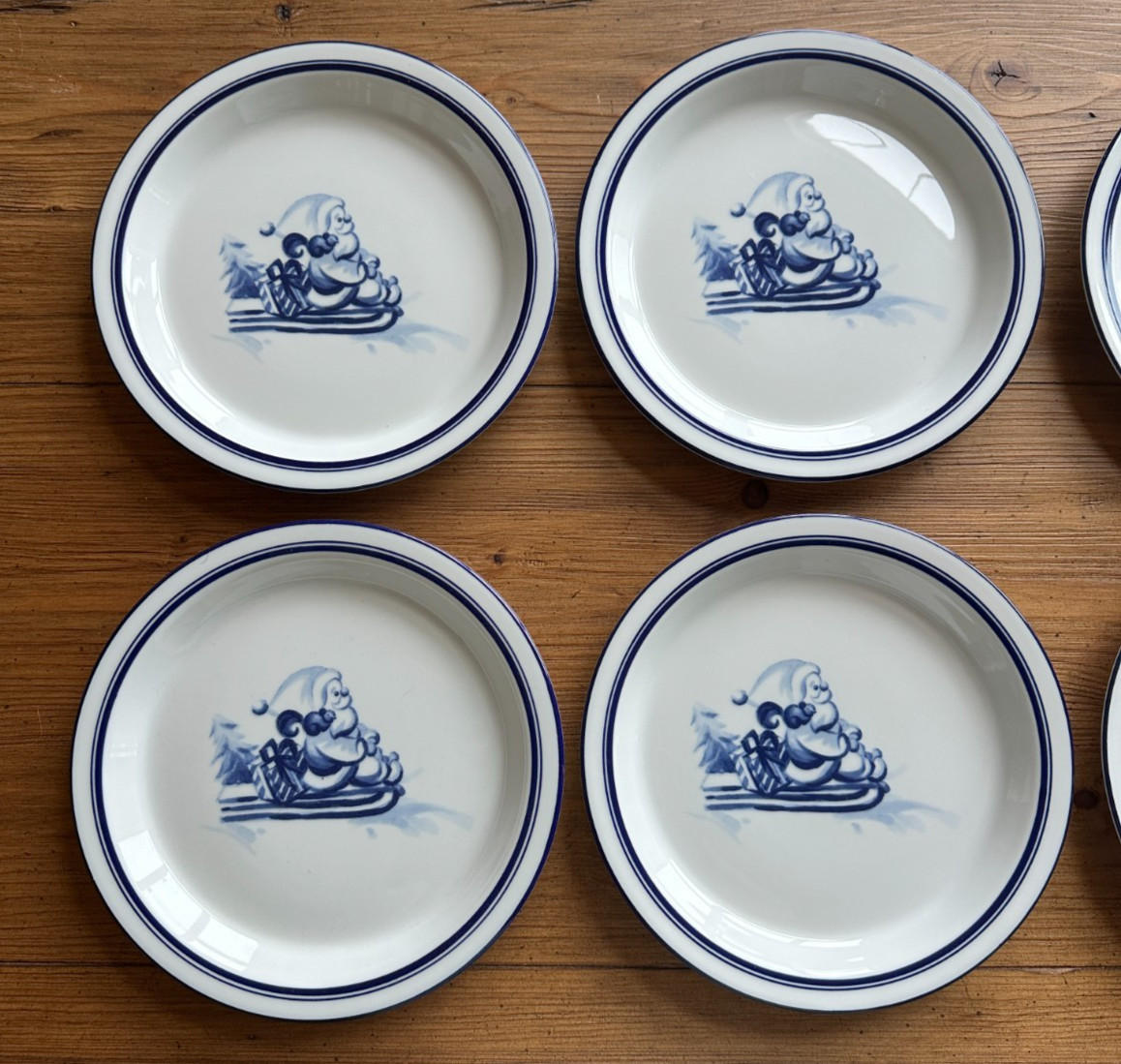 Dansk Bistro Christmas 8 3/4″ Lunch / Salad Plates Set of 8 Santa Blue White Exc