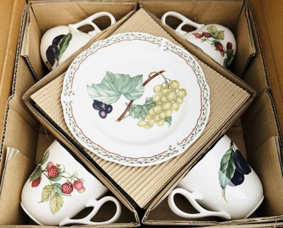 NEW Noritake Royal Orchard 20 PIECE SET 4 X 5 Piece Place Settings NEW IN BOX