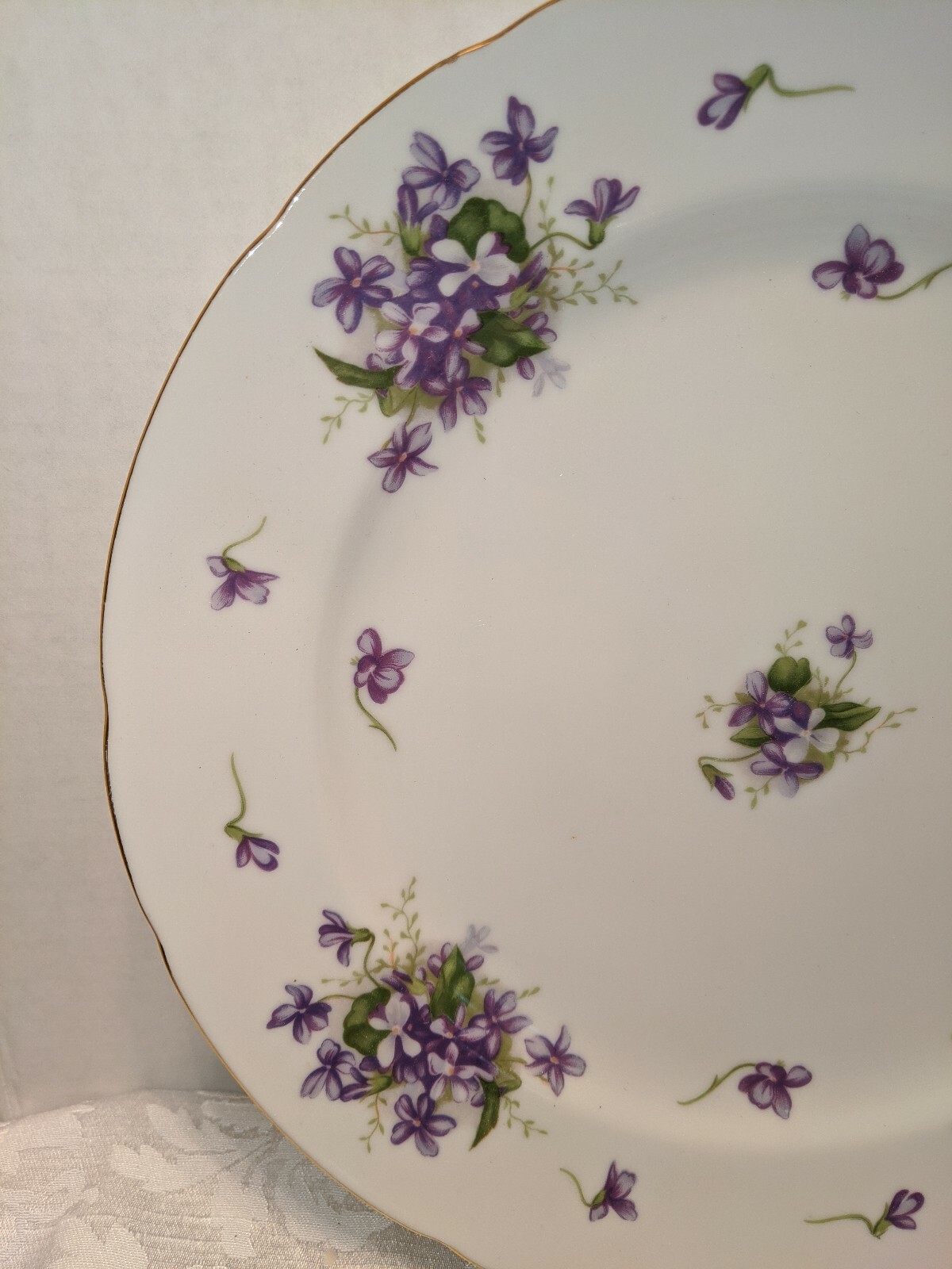 Rossetti Spring Violet 12″ Round Serving Platter w/Gold Rim