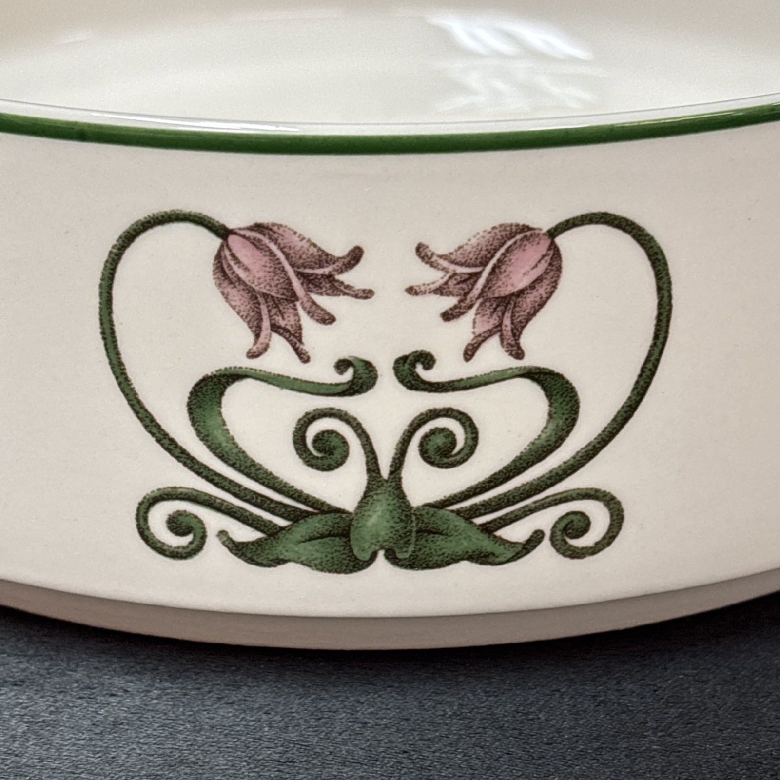 Villeroy and Boch ATLANTIC Round Vegetable Bowl 8 1/8 Inches