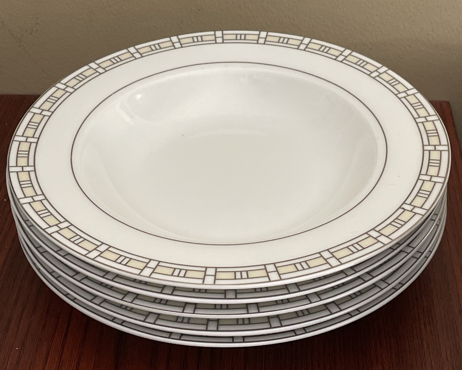 5 Lorren Home Decor Porcelain 8.5” Bowls