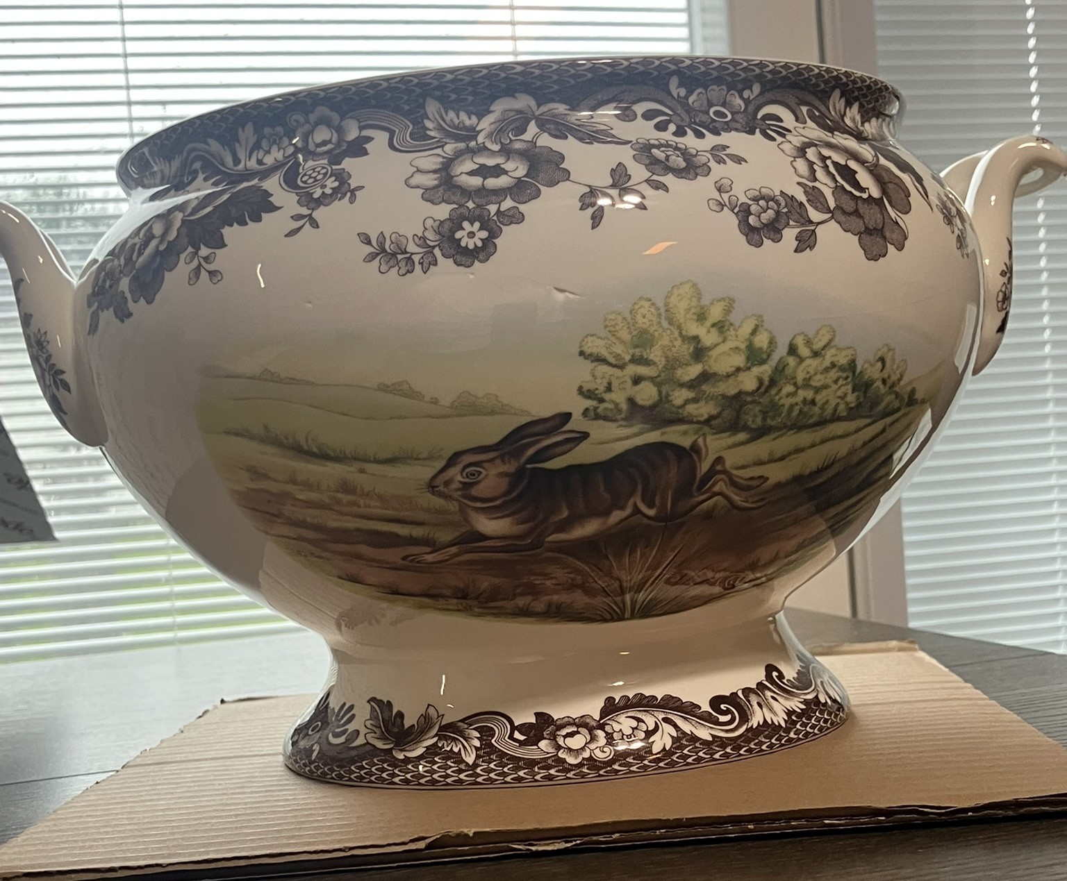 NEW – Spode Woodland 4.25 quart Covered Soup Tureen *CRACKED* – FREE SHIPPING!!!