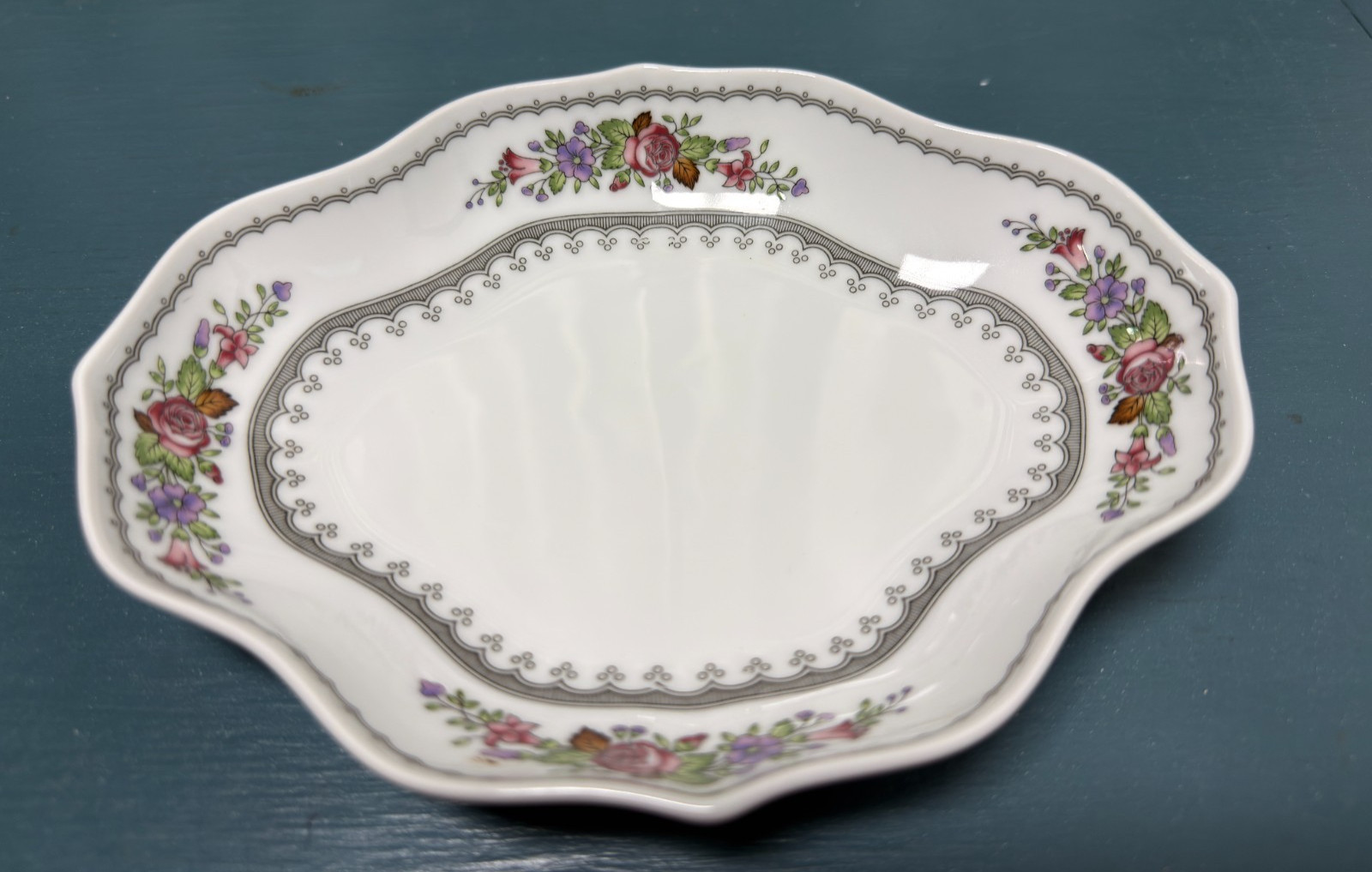 Hutschenreuther Arabella Porcelain Pickle Relish Dish Maria Theresa Scalloped