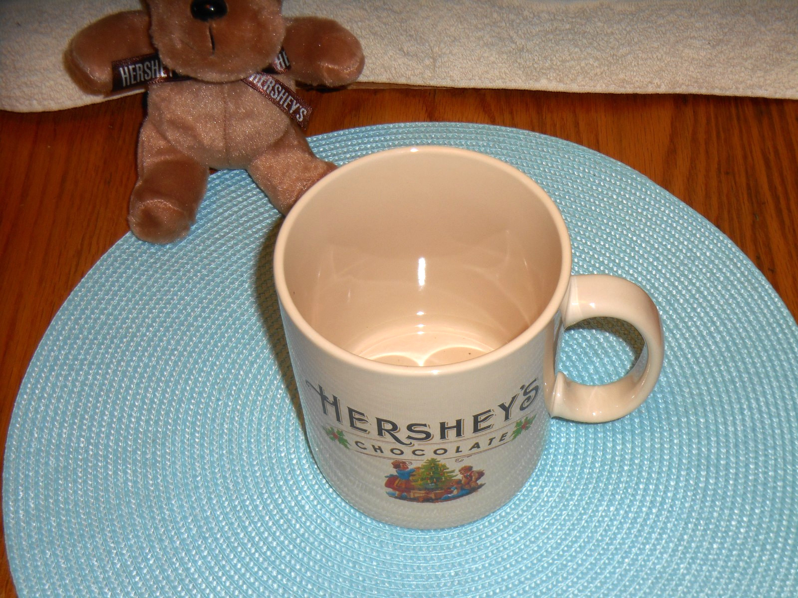 Hershey’s Chocolate Jumbo 28 oz Cocoa Coffee Christmas Mug + Plush Reindeer New