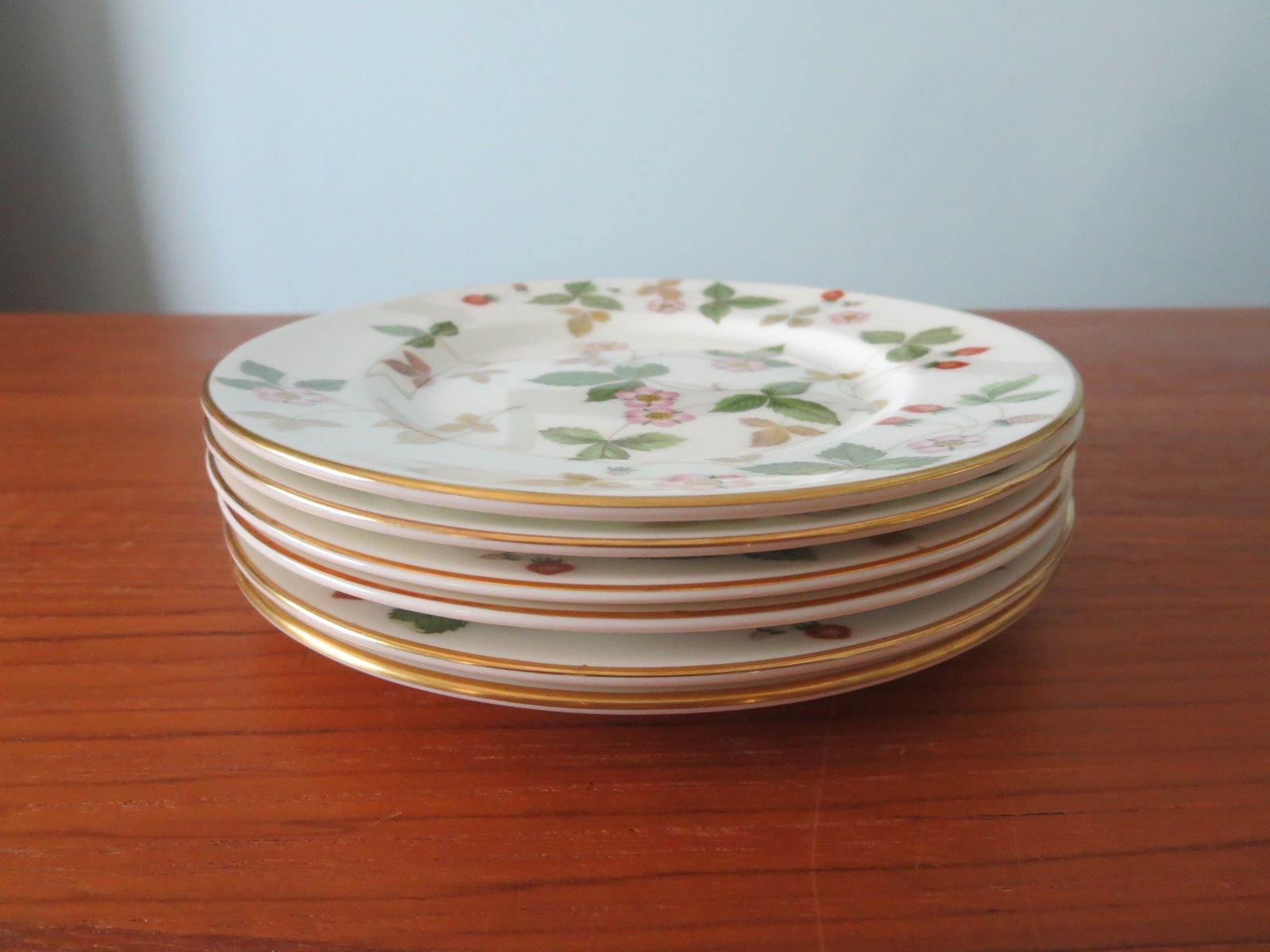 Set of 6 Wedgwood Bone China Wild Strawberry Bread & Butter Plates 6”