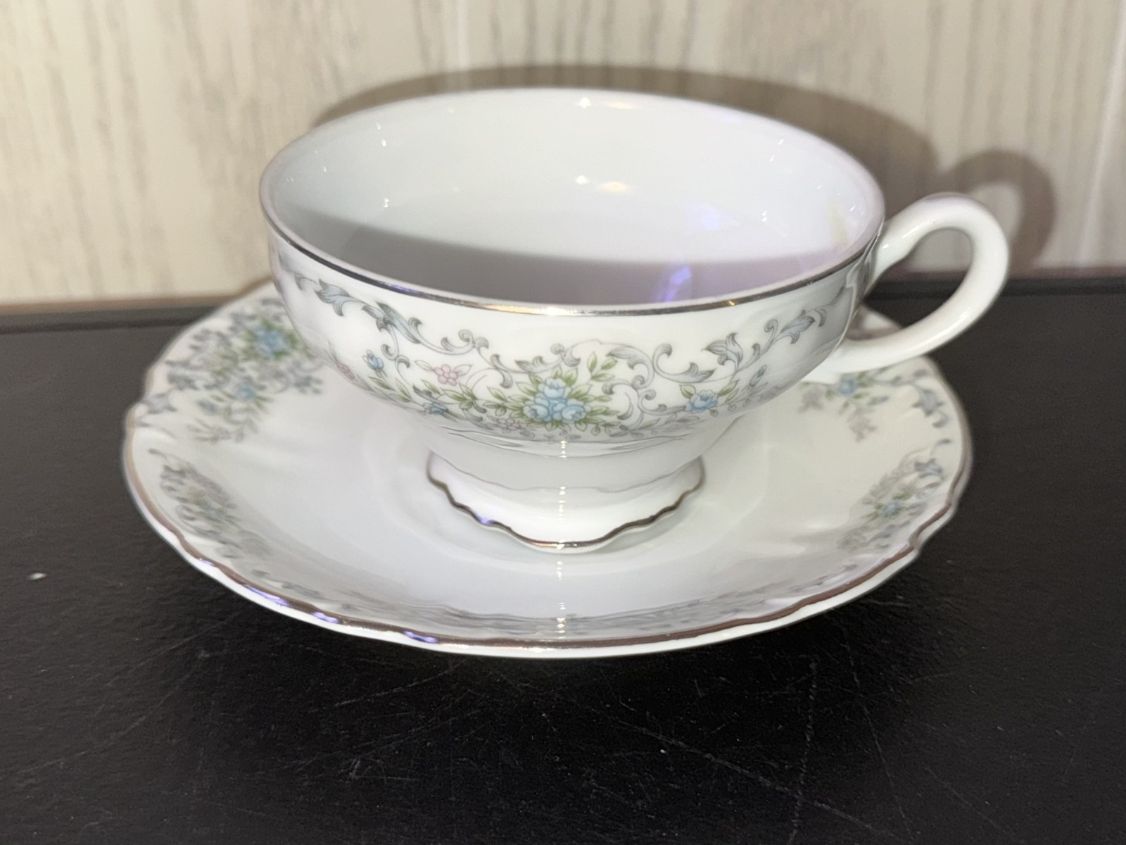 VINTAGE 8 pc NORLEANS THERESA JAPAN 4 CUPS 4 SAUCERS FINE CHINA PLATINUM 1964-