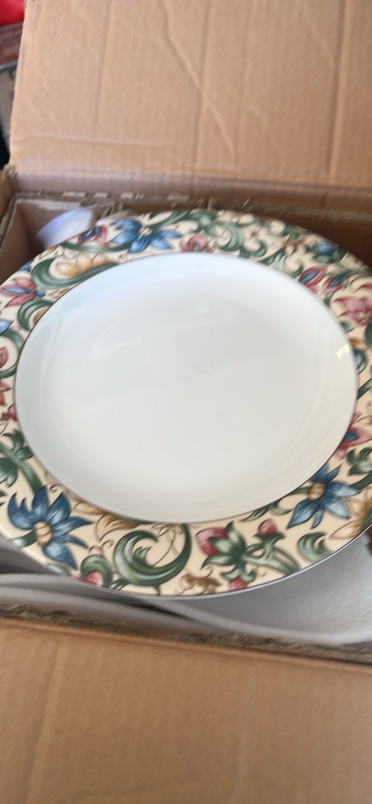 Royal Doulton Jacobean Fine China. (4) 5-Piece Place Settings 20 pieces total