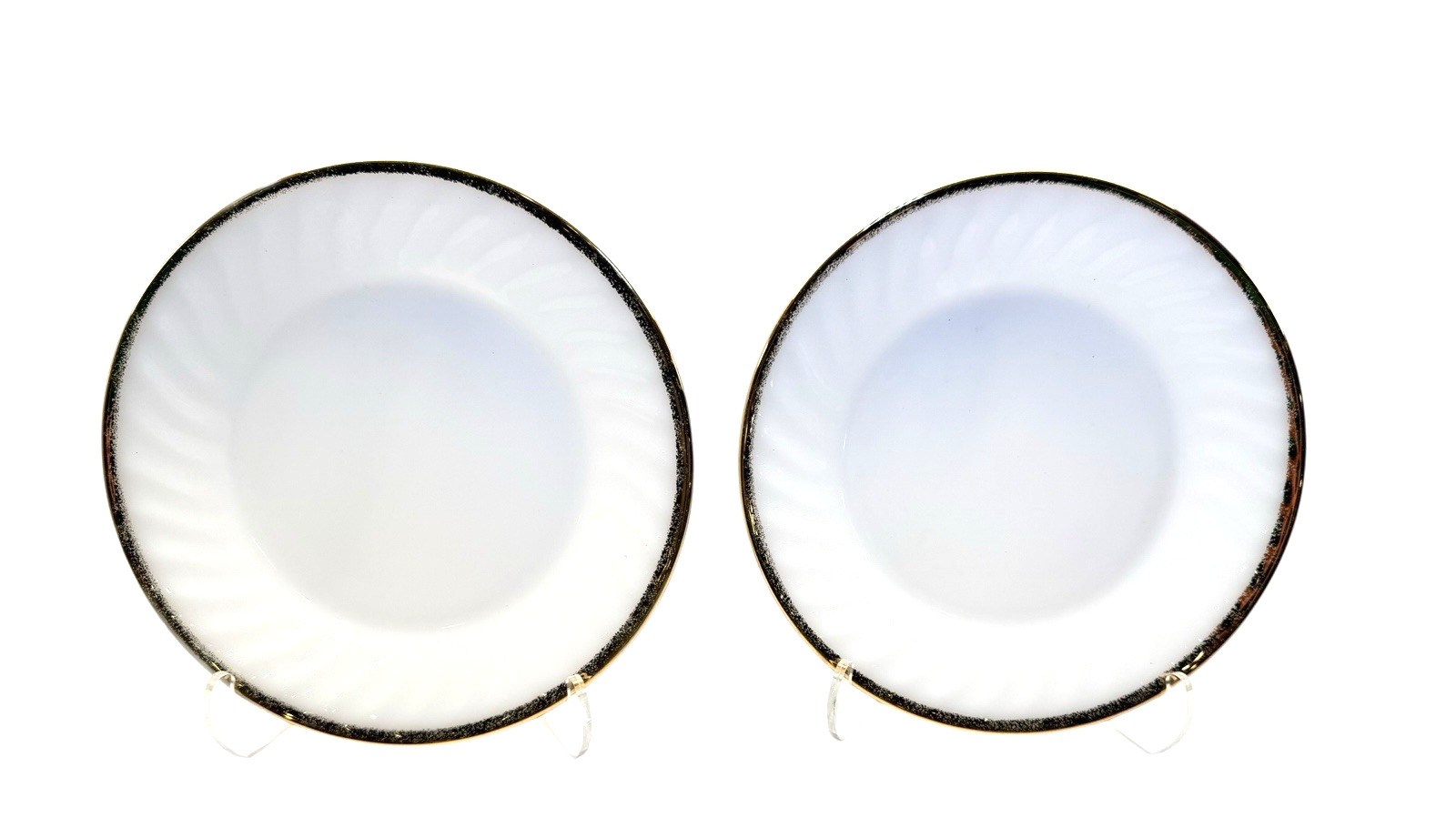 PRISTINE Vintage Fire-King Swirl 7.5″ Coupe Soup Bowls Smooth Rim Gold -Set of 2