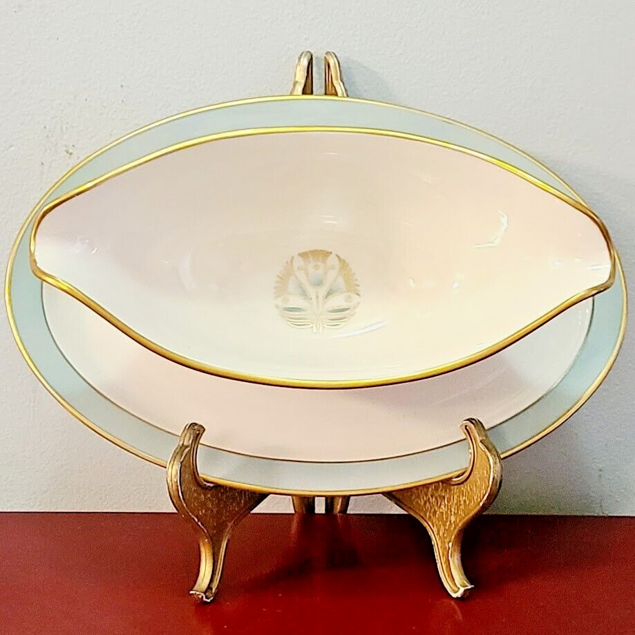 Pickard Seafoam Creamy White 22K Gold Malvern Sauce / Gravy Boat w Under Plate