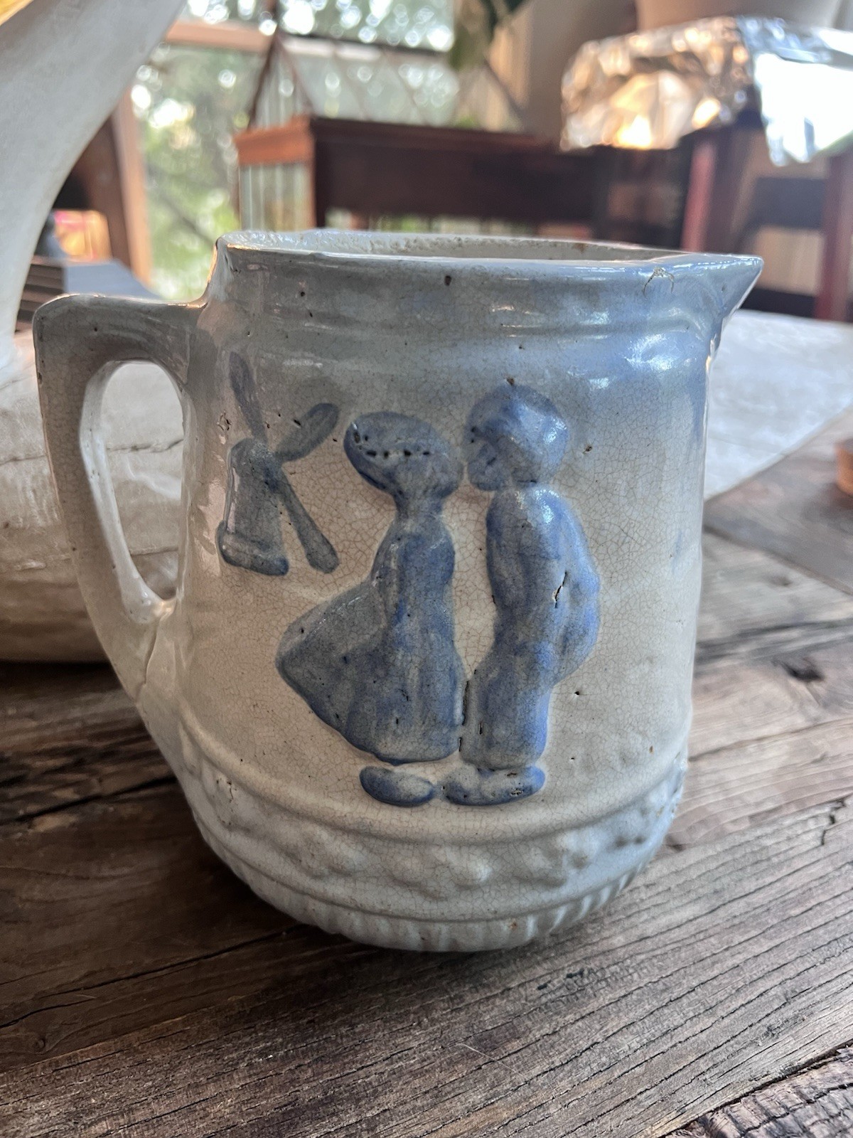 ANTIQUE 1900s BLUE & WHITE SALT GLAZE KISSING DUTCH KIDS STONEWARE PITHCER 7″