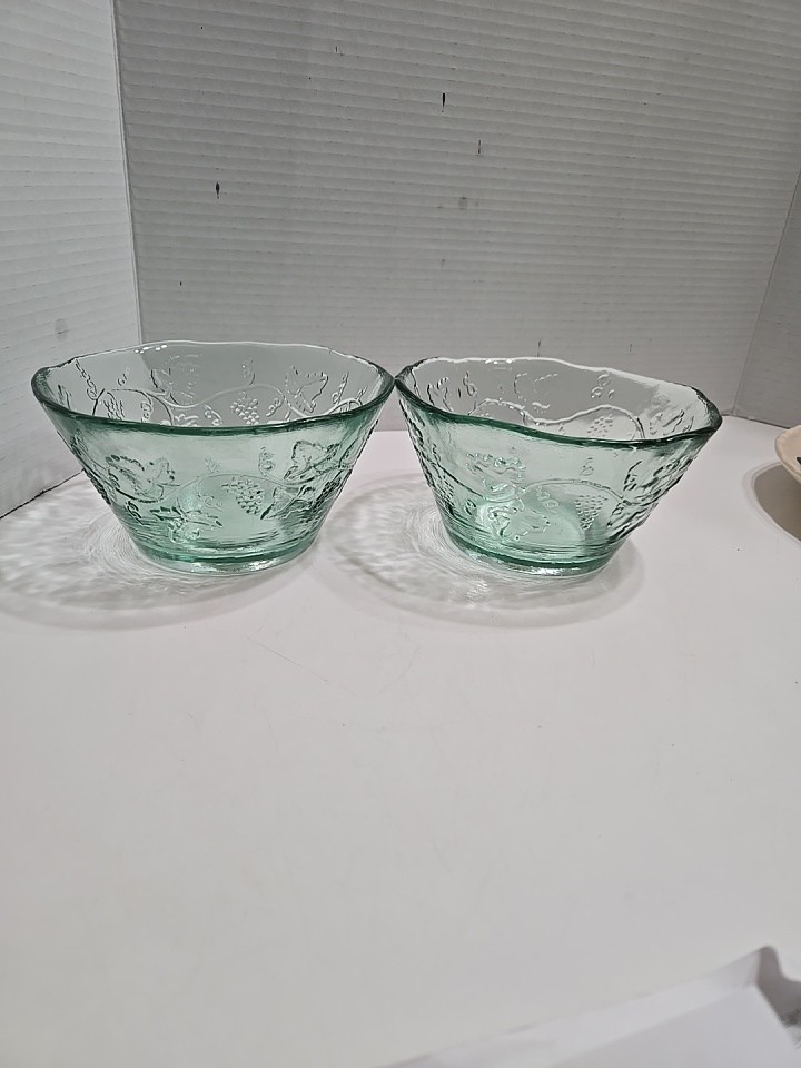 Vintage Set Of (2) RECYCLED GLASS With Raise Leaf And Grapevine Pattern Bowls
