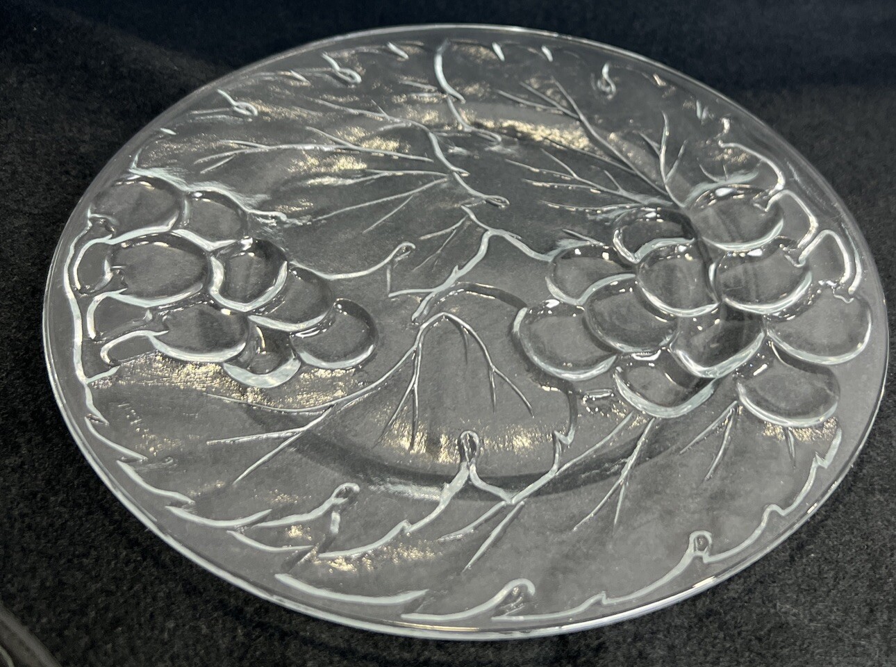 KIG Indonesia Clear Grapes and Leaves Salad Dessert Plates 7″ Vintage
