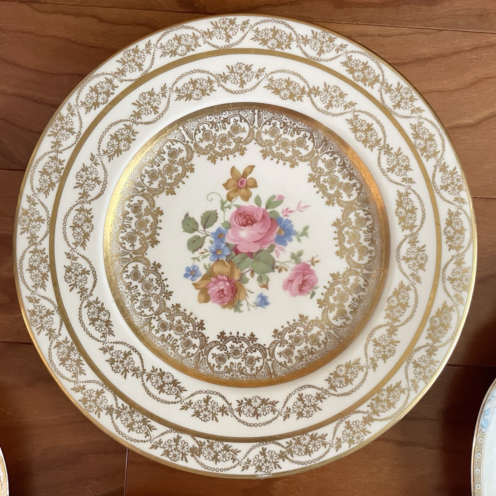 Vtg Collection of 5 Elegant Gold Floral Plates Wall Collage Decor Display Wreath