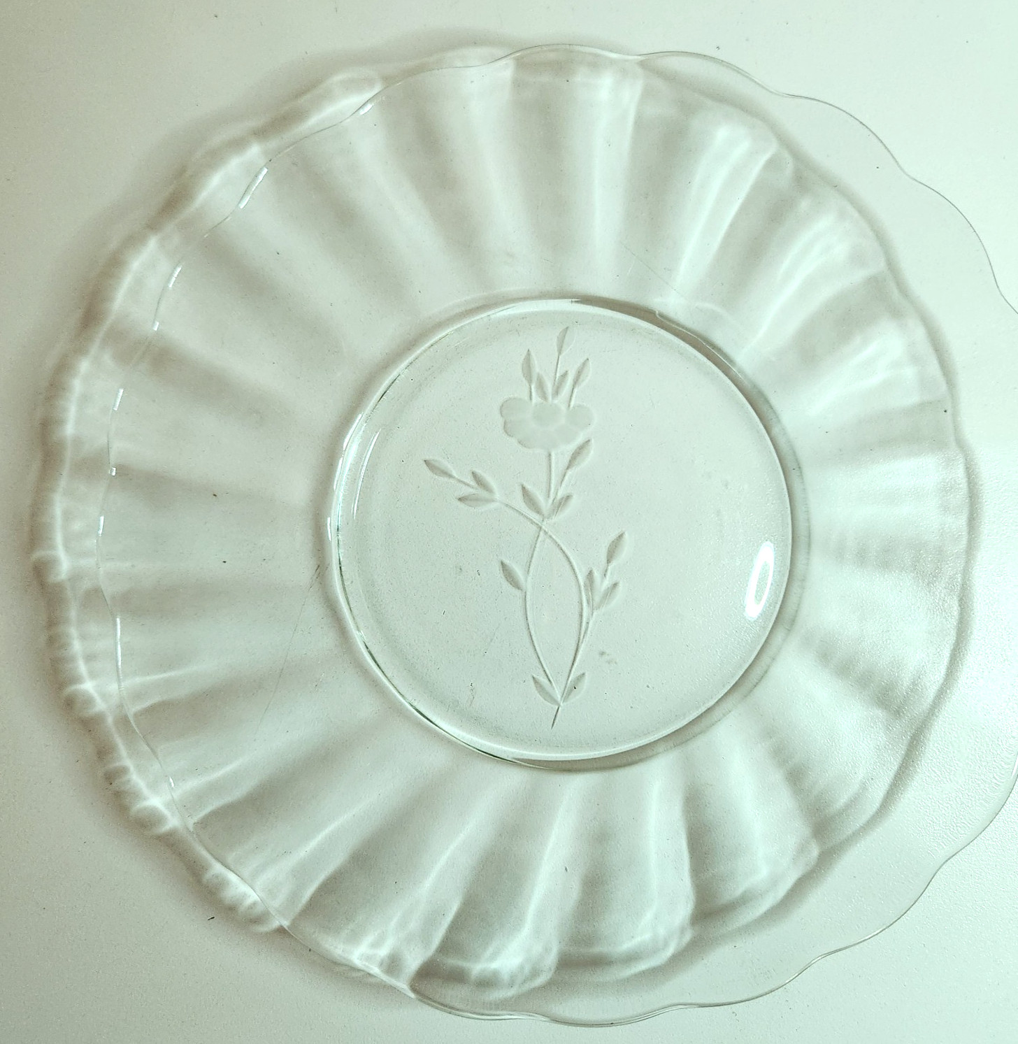 Princess House Heritage Etched Flower Crystal Serving Plate Round 9″ Scalloped