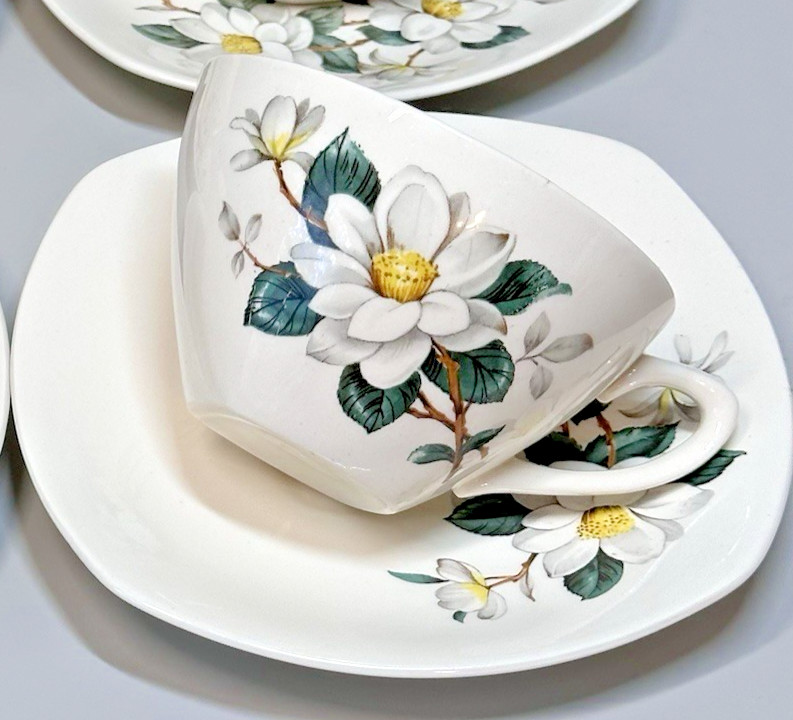 Vtg Midwinter Stylecraft Camelia cups & saucers fashion shape MCM MOD EUC 6oz
