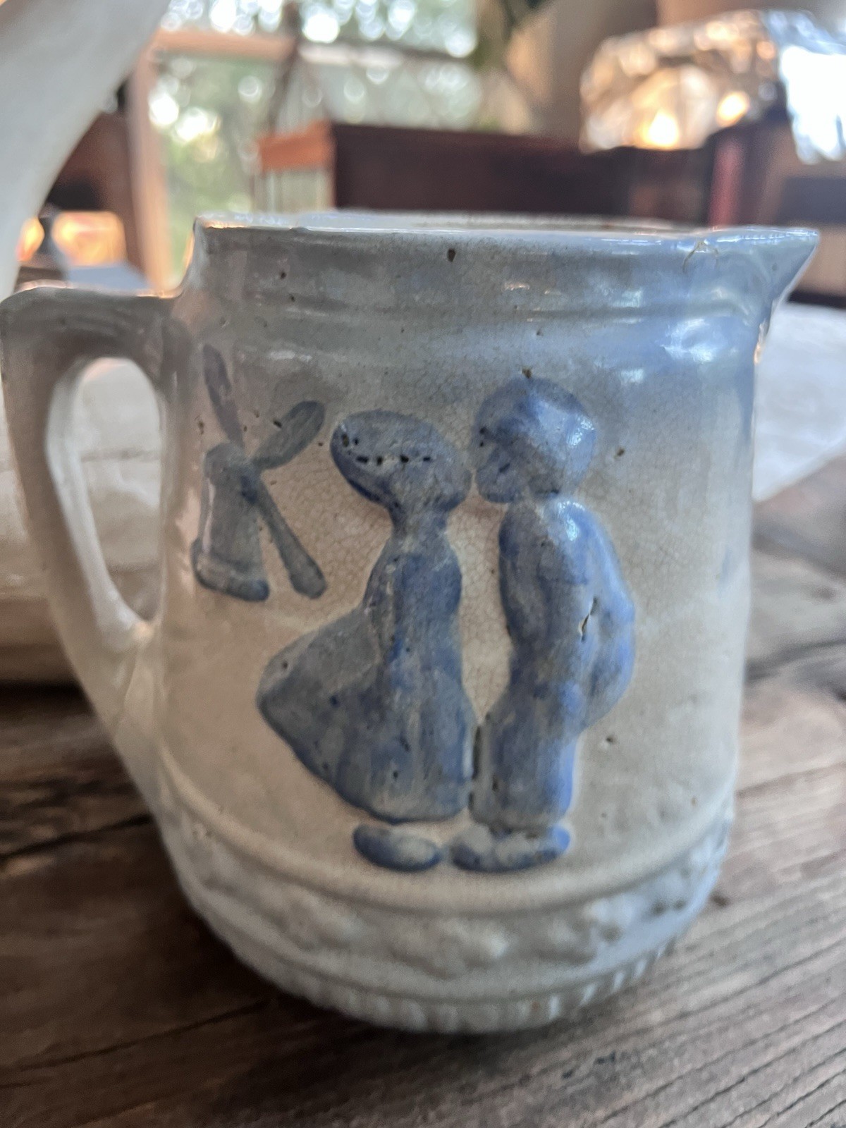 ANTIQUE 1900s BLUE & WHITE SALT GLAZE KISSING DUTCH KIDS STONEWARE PITHCER 7″