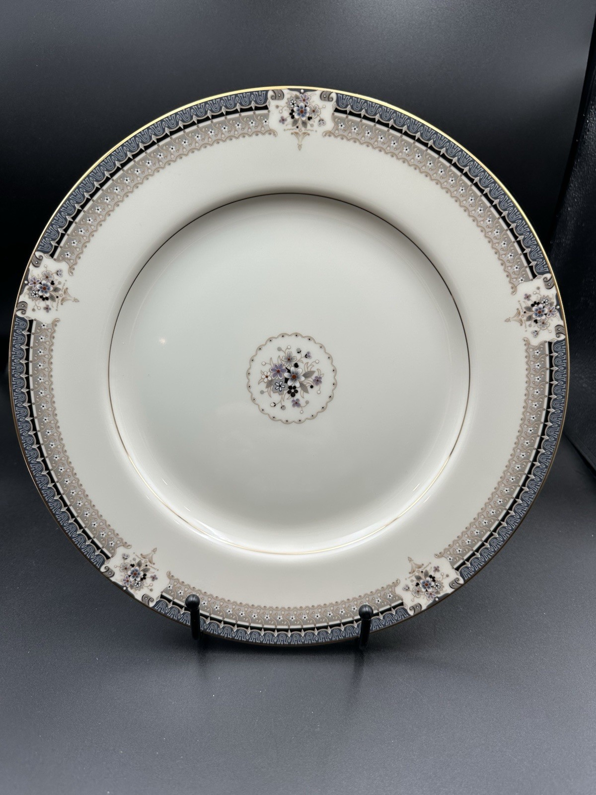 Mikasa Grand Ivory TROPEZ 12” diameter Round Platter ~ L5504