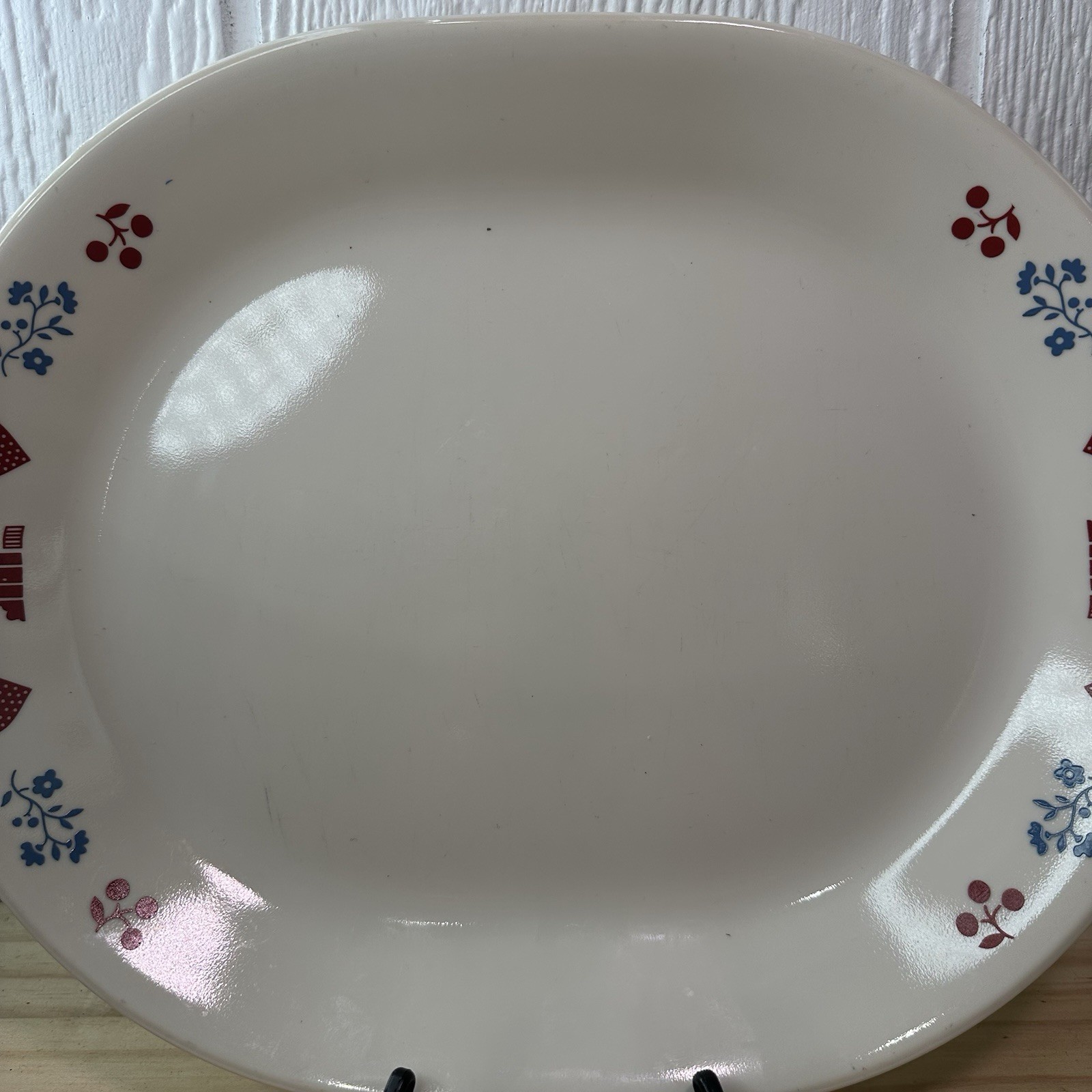Corelle Hometown 12-1/4″ Oval Serving Platter Barn Hearts