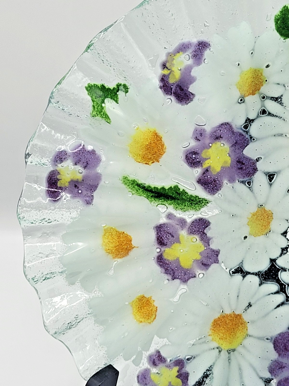 Folio Signed Fused Art Glass Plate Daisy & Pansy 10.25″ Ruffled Edge Hand Made