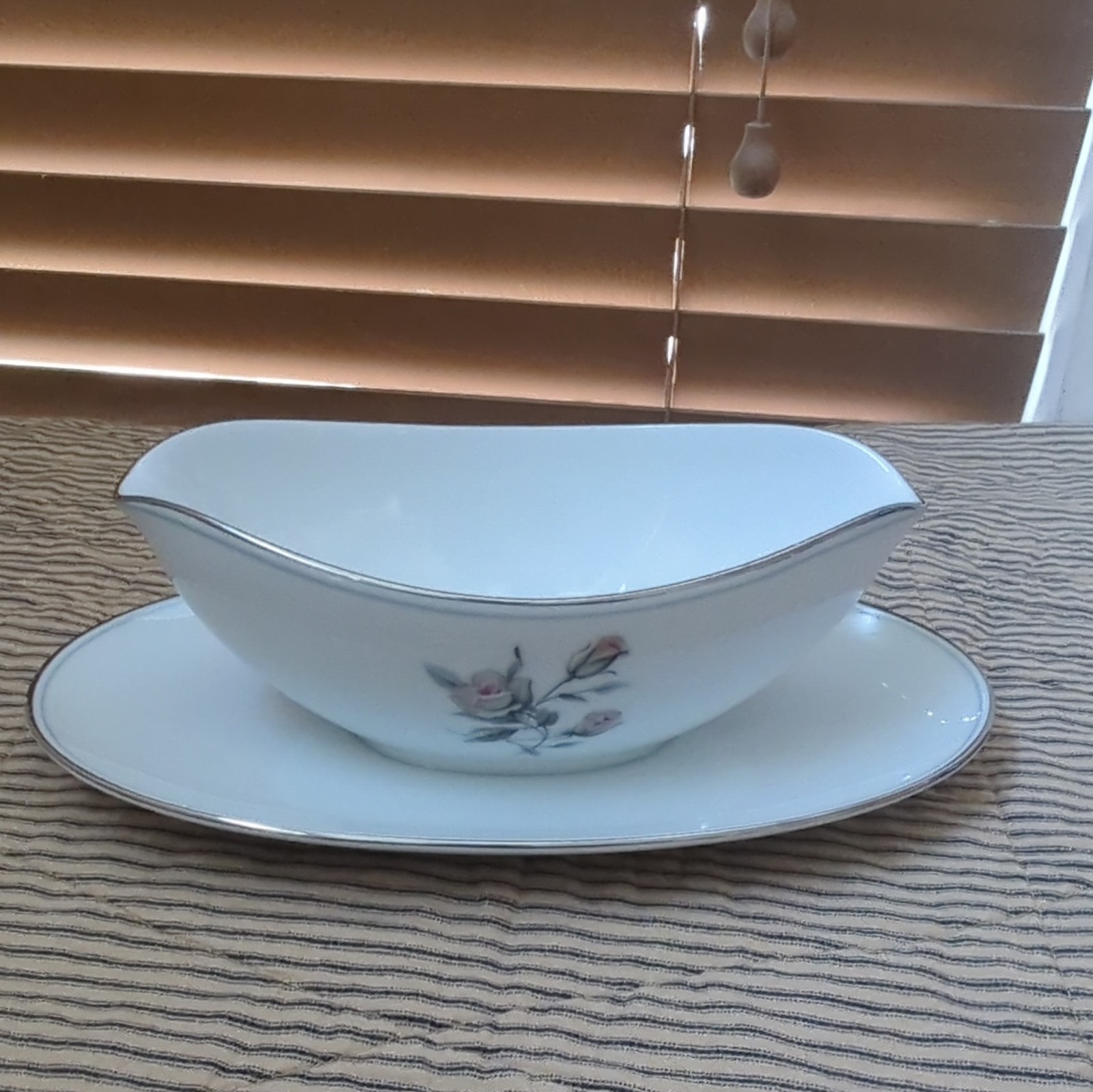 Noritake Margot 5605 Gravy Boat & Underplate Set Floral White Pink Green