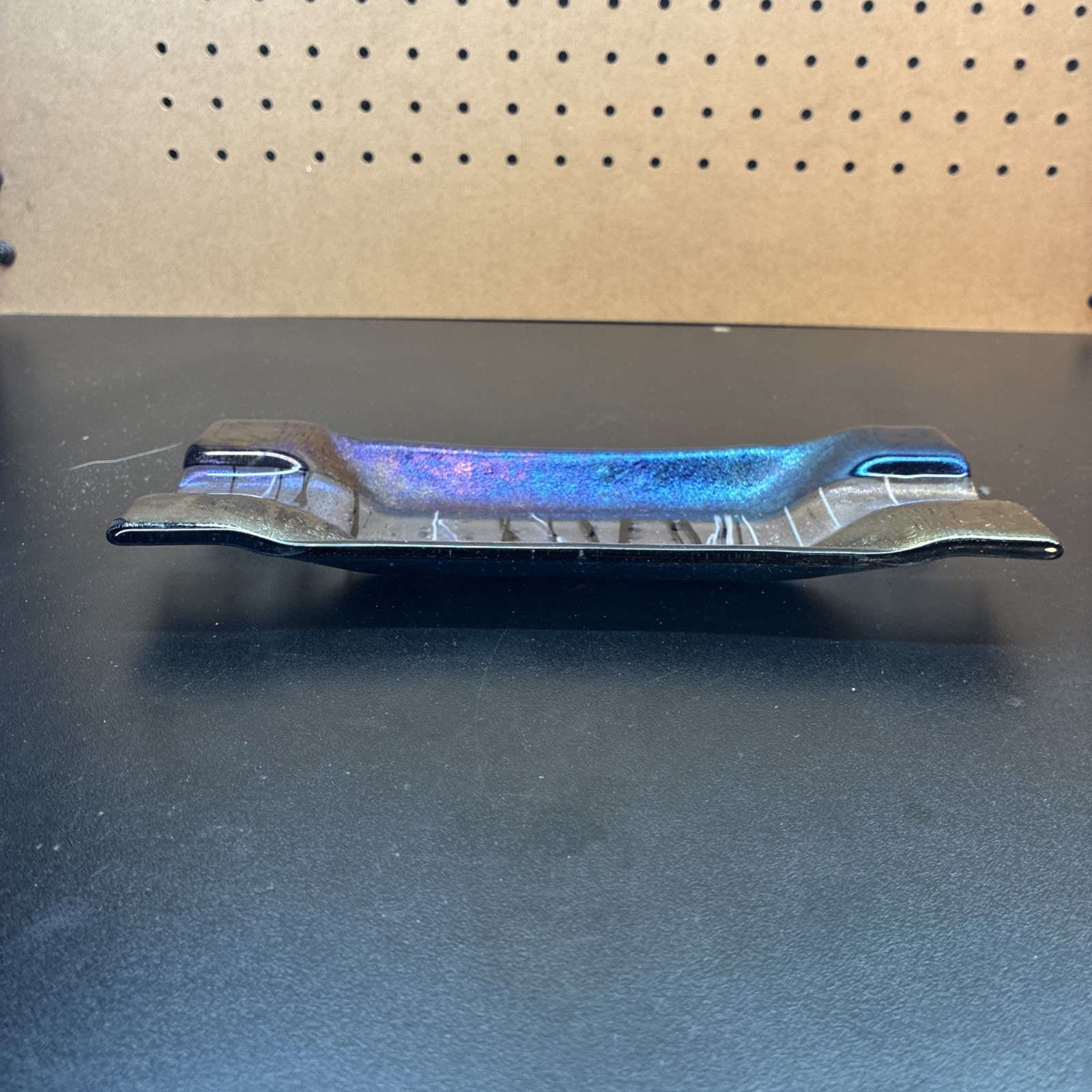 STUNNING KURT MCVAY SIGNED STUDIO ART GLASS IRIDESCENT DICHROIC FUSED DISH