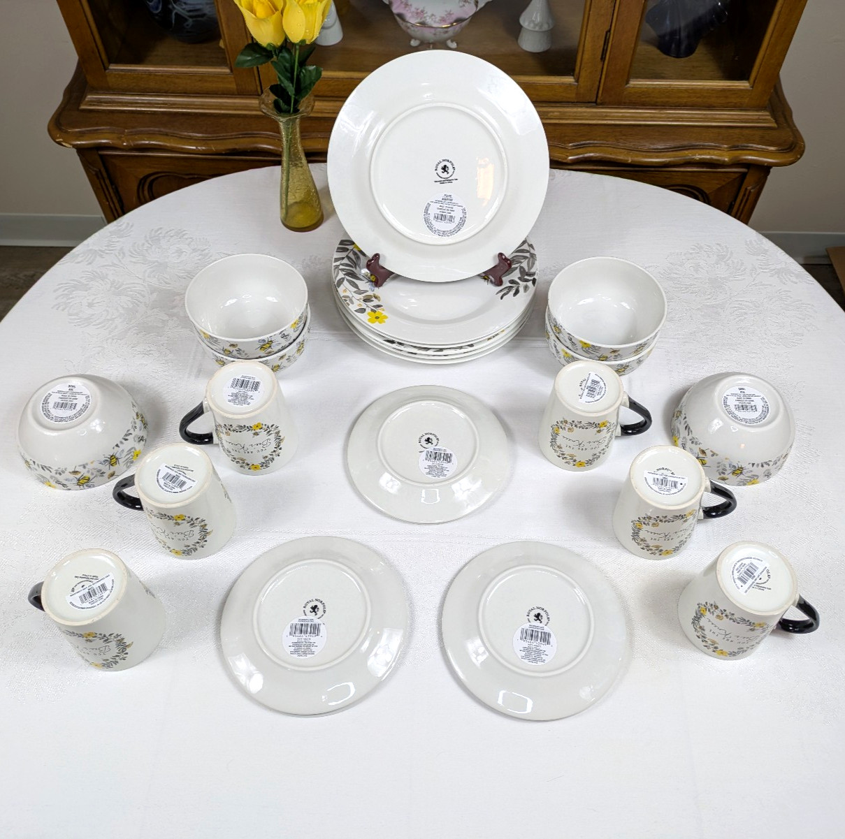 24 ROYAL NORFOLK BUMBLEBEE & FLOWERS Service for 6, Dinner Salad Plate Bowl Mugs