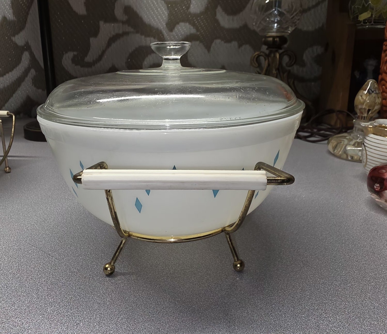 RARE 1950s Pyrex Turquoise Diamonds Promo 2.5 Qt Casserole Dish w/ Lid & Cradle
