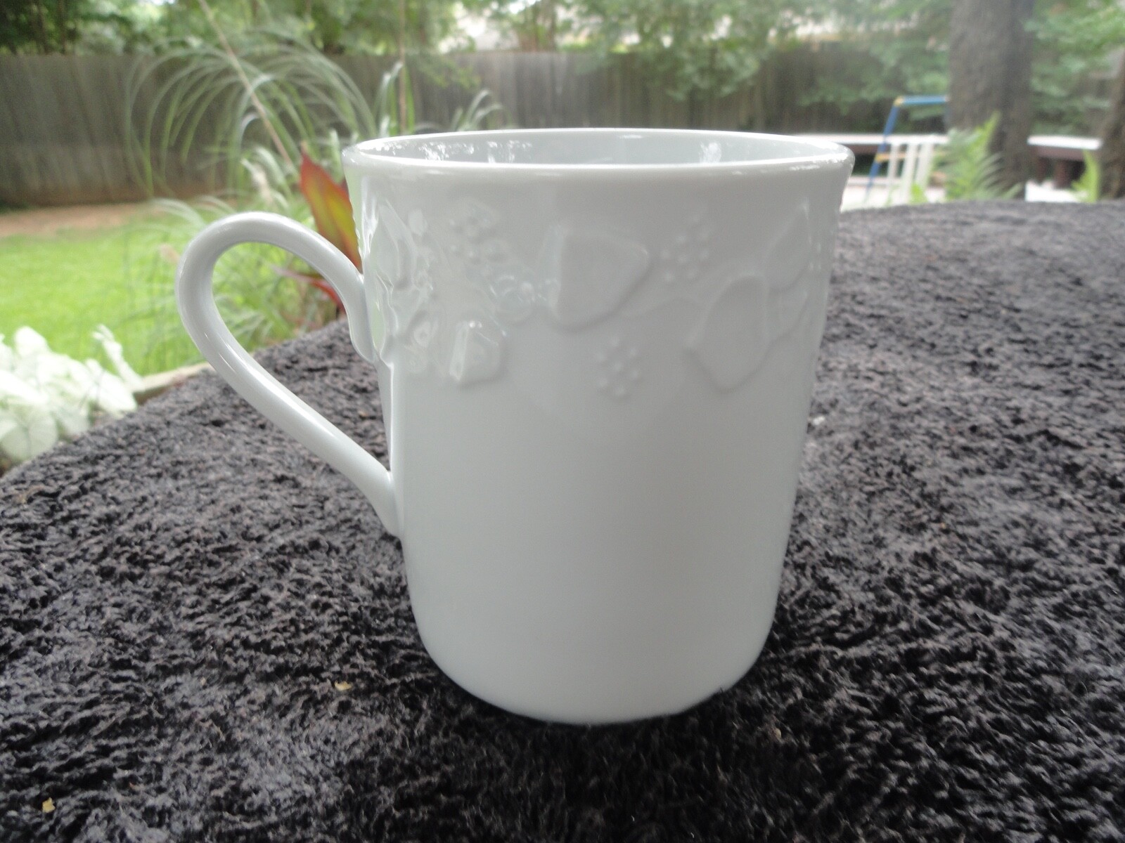 Dansk Ivy Embossed Fruit and Leaves Pure Solid All White Mug