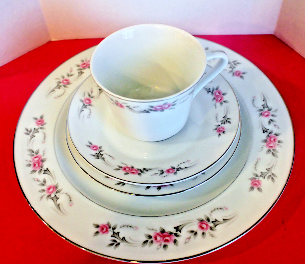 DIAMOND CHINA PAGEANT PATTERN 4 Piece Place Setting