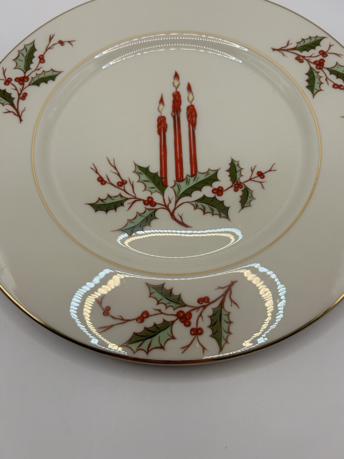 Fine Arts China Christmas 10 1/2″ Dinner Plate with Holly Berry and Candles Gift