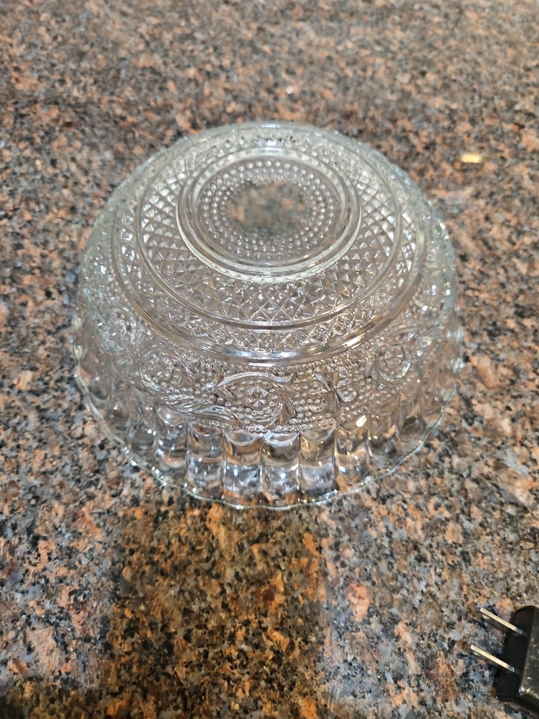 KIG Indonesia Cut Glass Fruit Serving Bowl Diamond Vines Fluted Edges 7.5” NEW