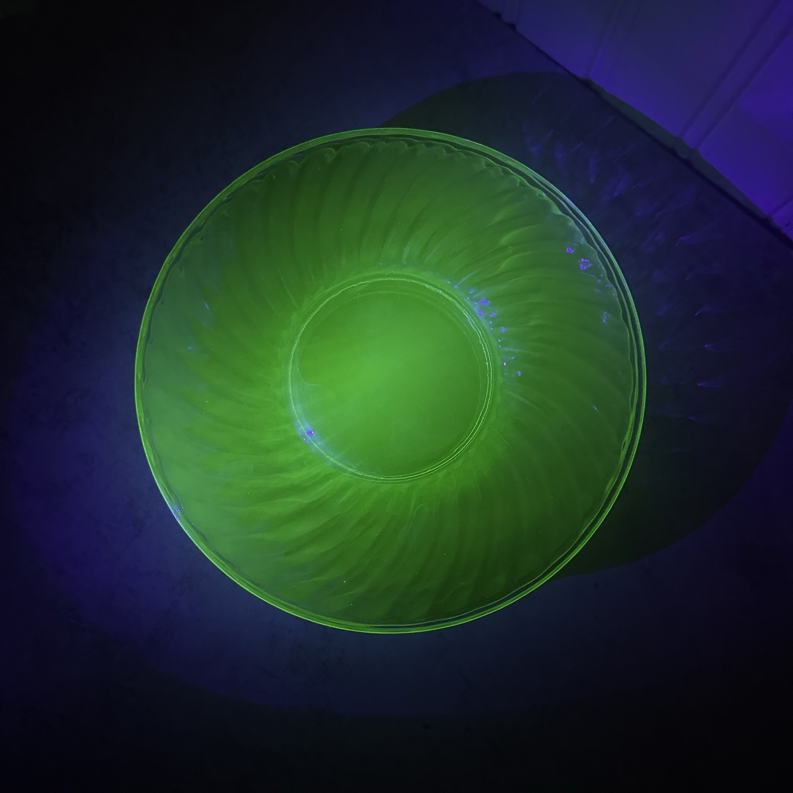 Set Of 4 Uranium Optic Swirl Green Depression Glass 6” Saucer Plates UV Glow EUC